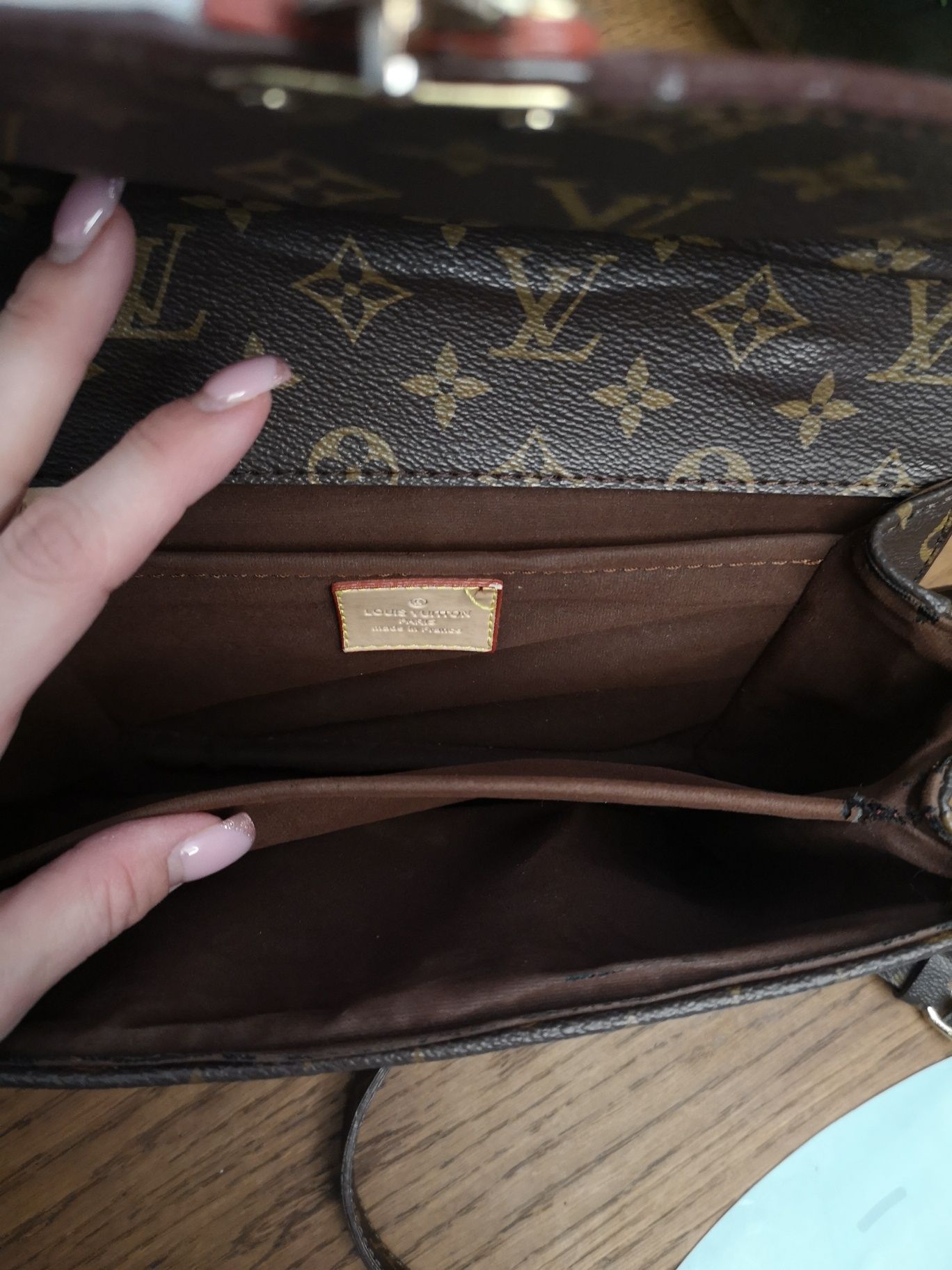 Torebka Louis Vuitton skóra skórzana monogram pochette metis