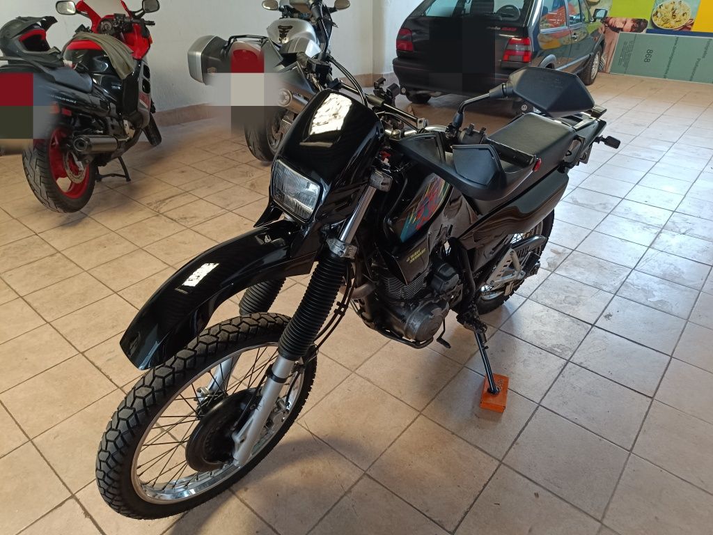 Yamaha xt 600 preta