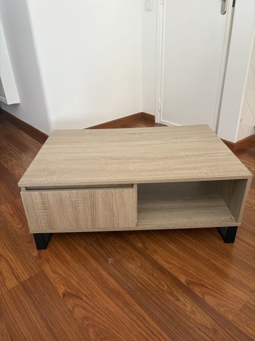 Mesa de centro em madeira c/ pés metal