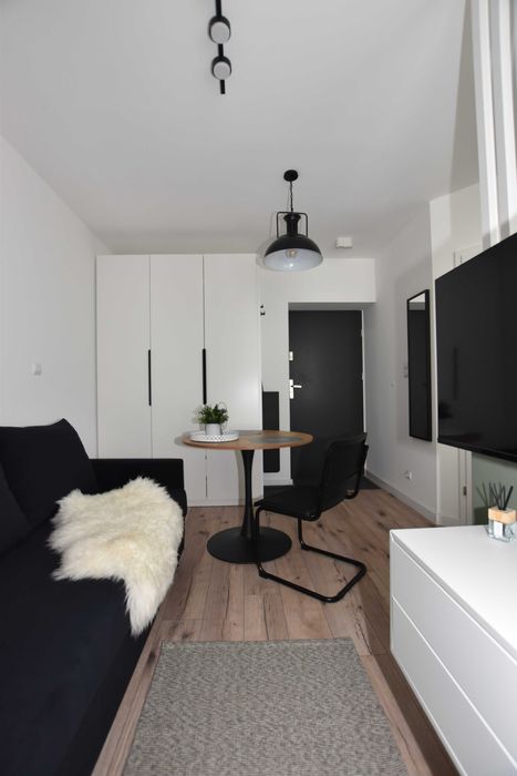 wynajmę nowoczesną kawalerkę, pełne wyposażenie, możliwy krótki termin