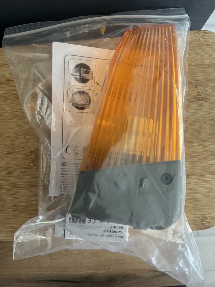 Lampa sygnalizacyjna oraz zestaw fotokomórek Somfy
