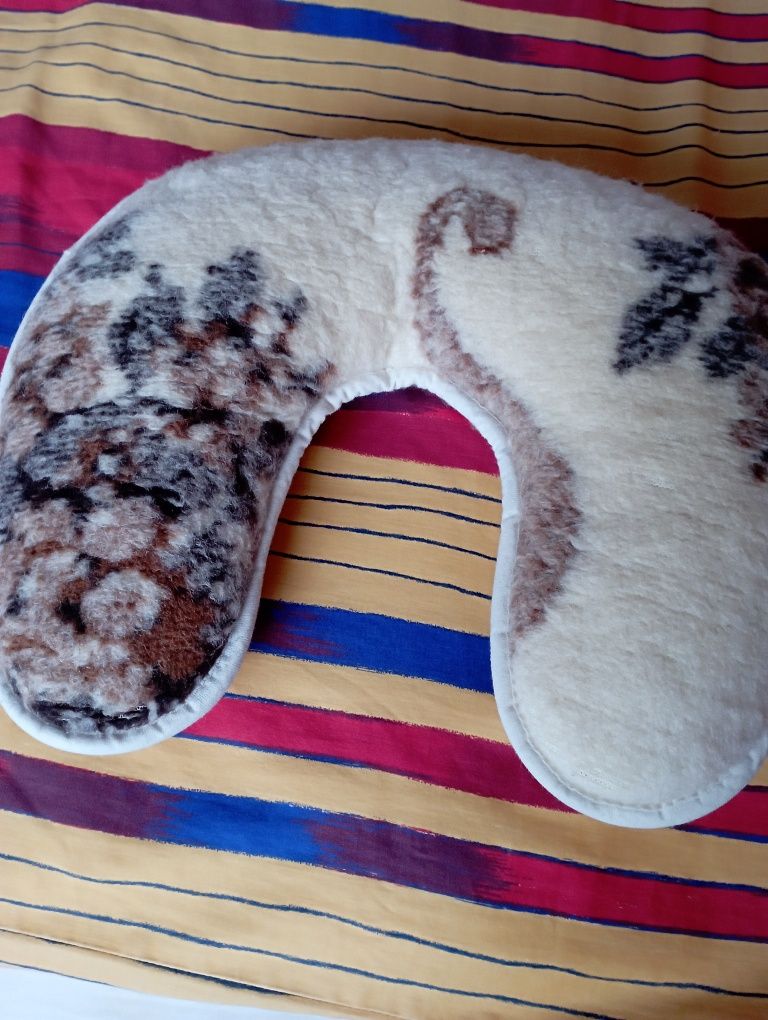 Rogal , zagłówek z owczej wełny