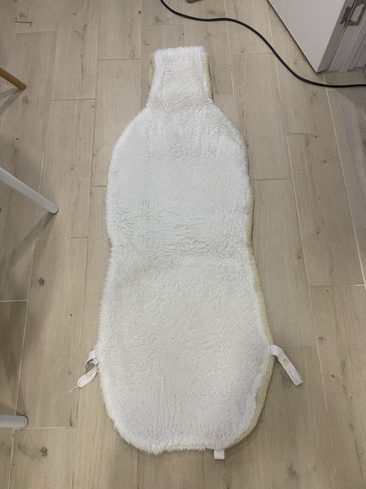 Хутряна накидка на сидіння