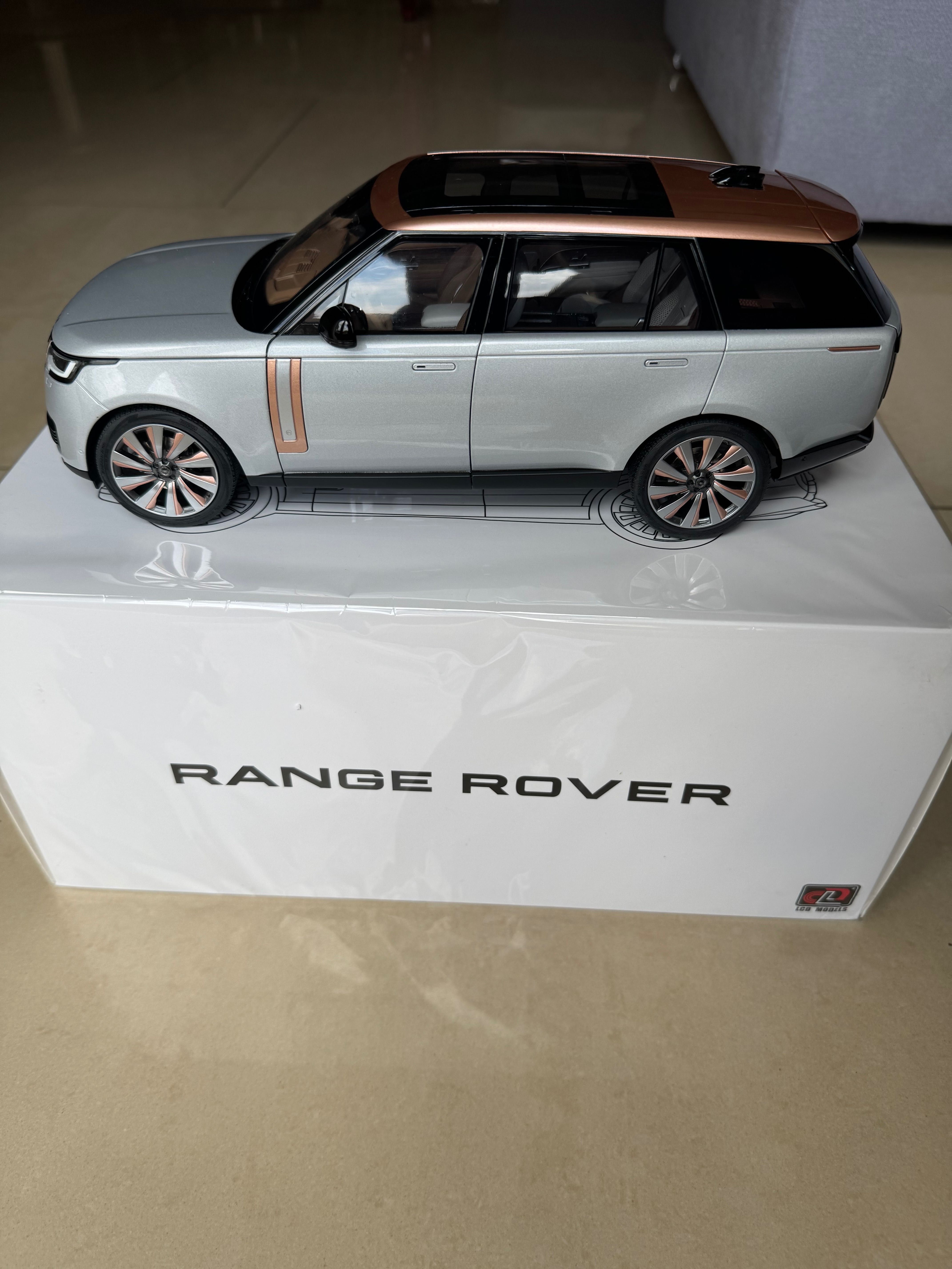 Model 1:18 Range Rover 2022, LCD Models
