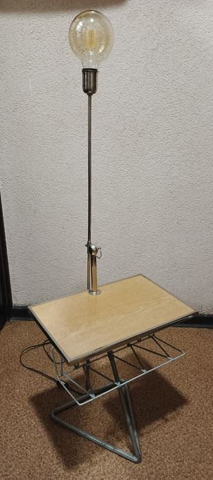 Lampa podłogowa z gazetnikiem 2 poł. XX w.