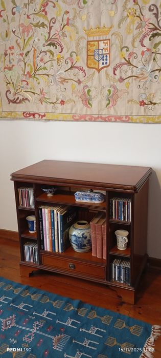 Móvel em cerejeira (loja 8&80)