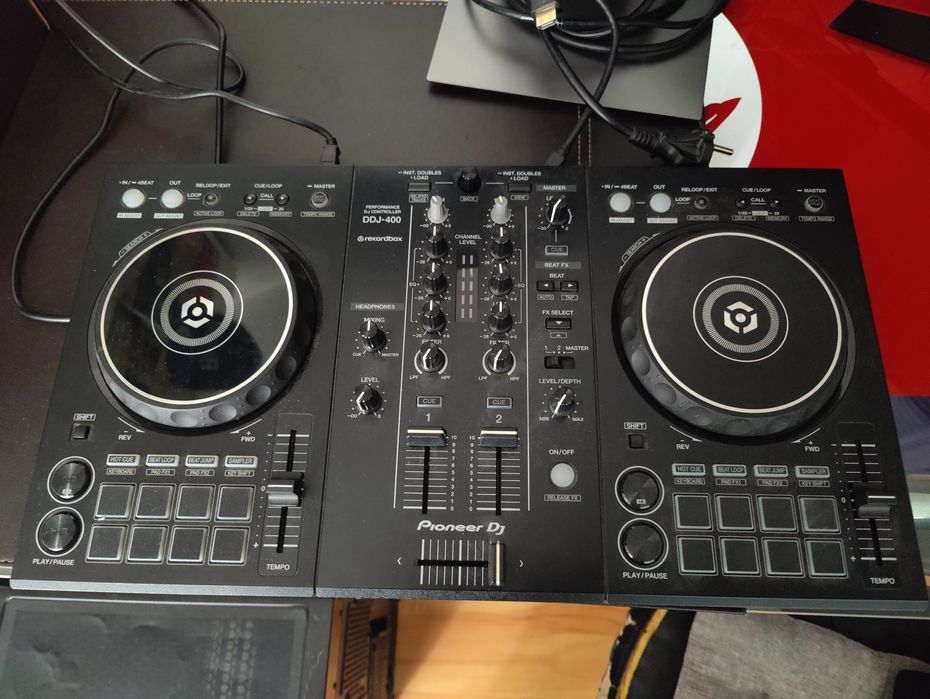 Pioneer DDJ-400 – kontroler DJ w świetnym stanie