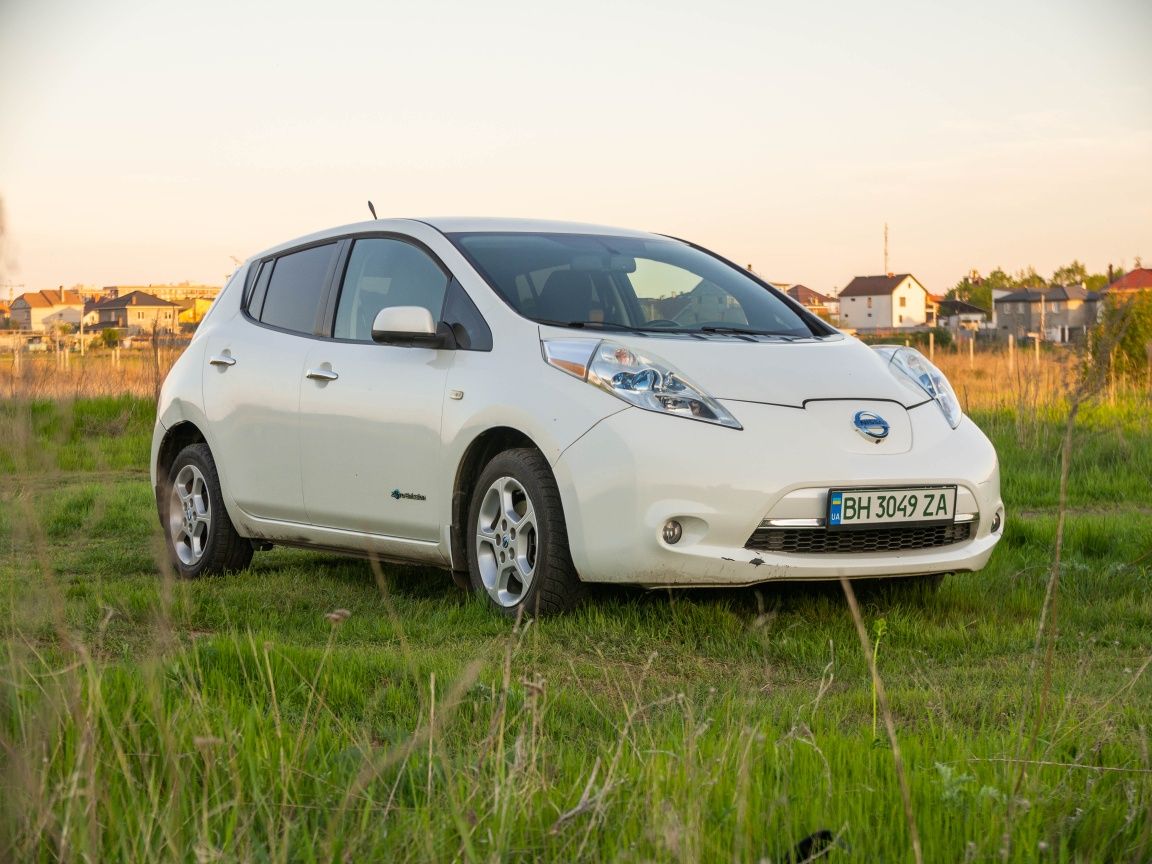 Авто Nissan Leaf 2013 24kW максимальная комплектация, без вложений