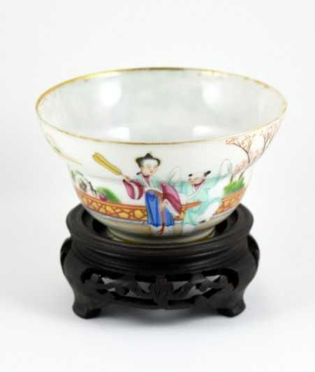 Grande Taça em Porcelana Oriental