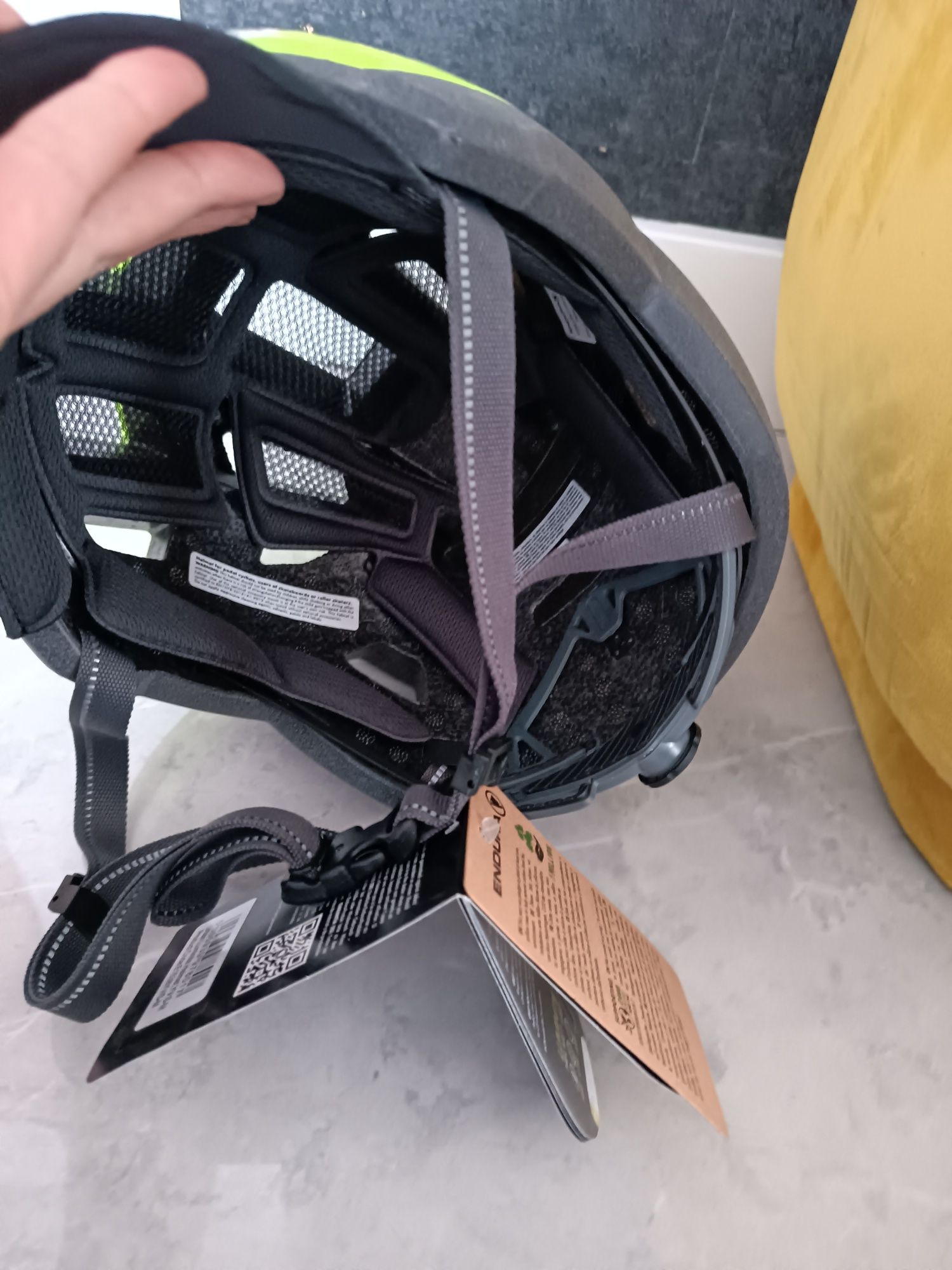 Endura lithium kask rowerowy z lampka S/M
