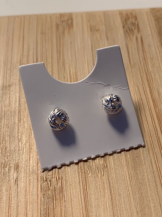 Brincos Simples Prateados e Dourados Nunca Usados