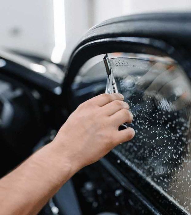 Przyciemnianie szyb tylnich / przednich / czołowej / reflektorów