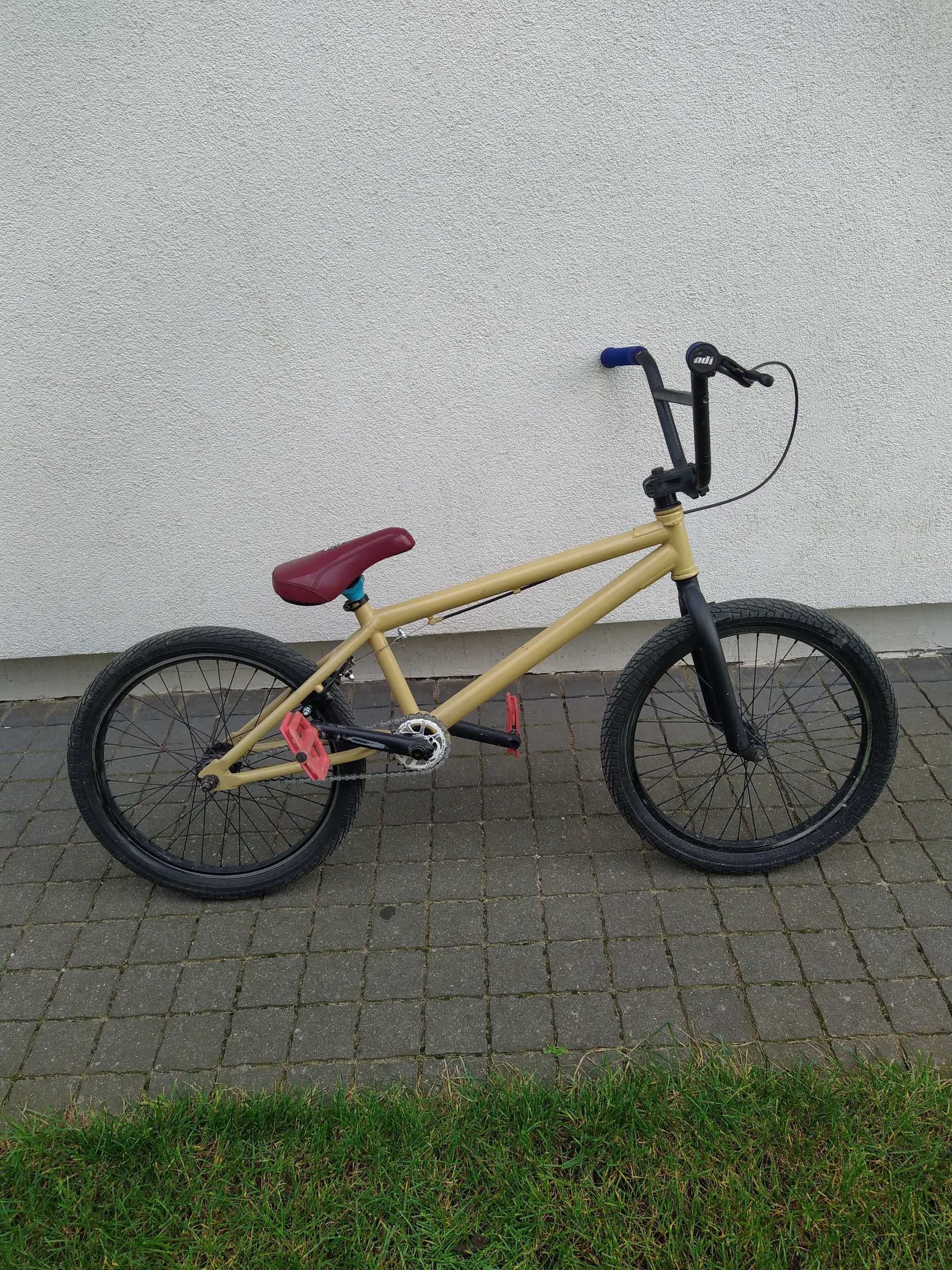 BMX lazaro bardzo dobry stan kolor kremowo-czarny