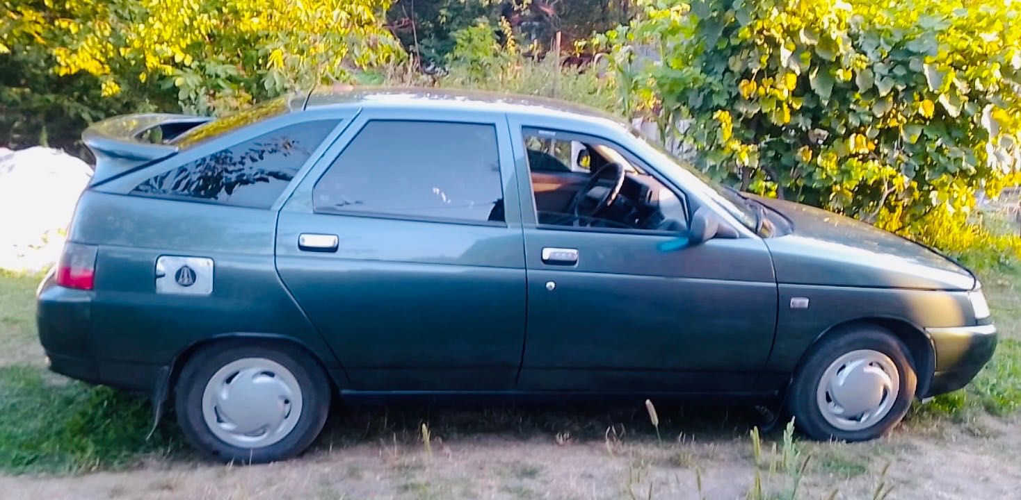 Автомобиль Лада 2112