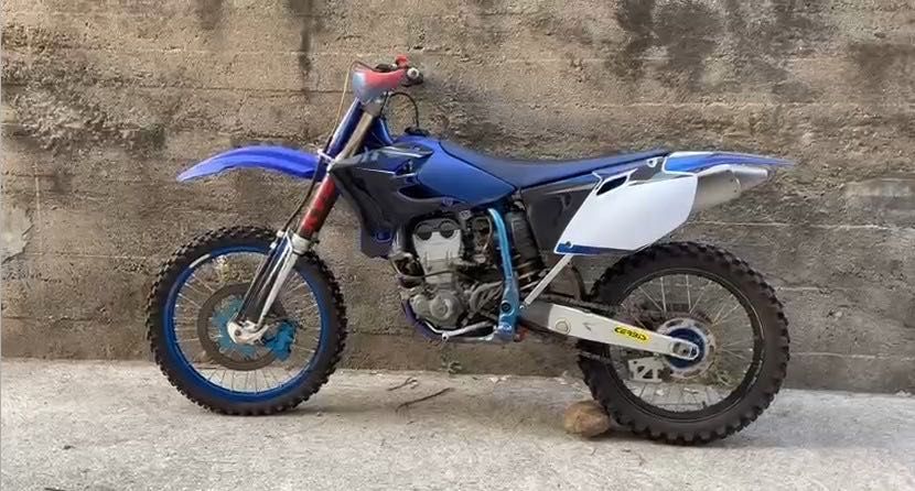 Vendo Yamaha YZ 450F 2002, mota de cross em muito bom estado geral