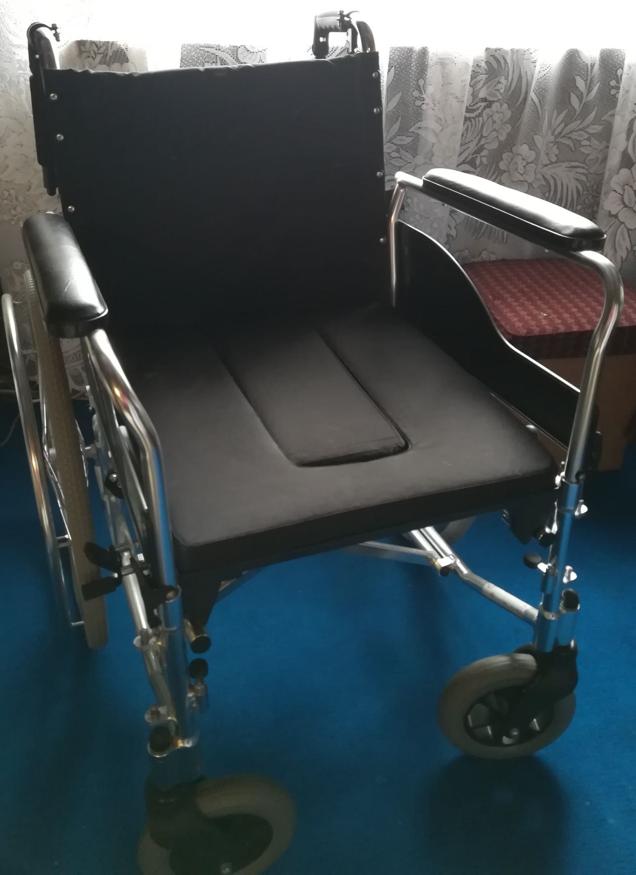 Wózek inwalidzki specjalny RECLINER PLUS firmy Vitea Care