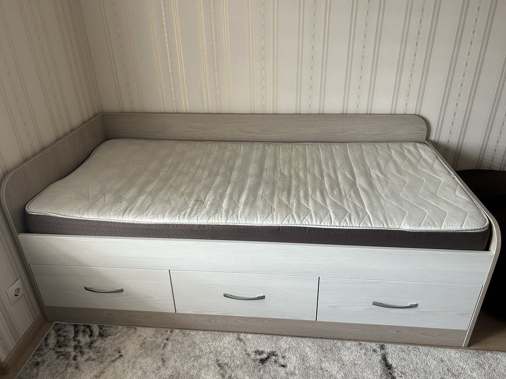 Продам ліжко з матрацом, стан відмінний, розмір 90х190 см