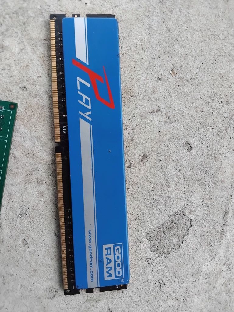 Продаю Оперативна пам'ять Goodram DDR3-1866 4096MB PC3-15000 Play Blue