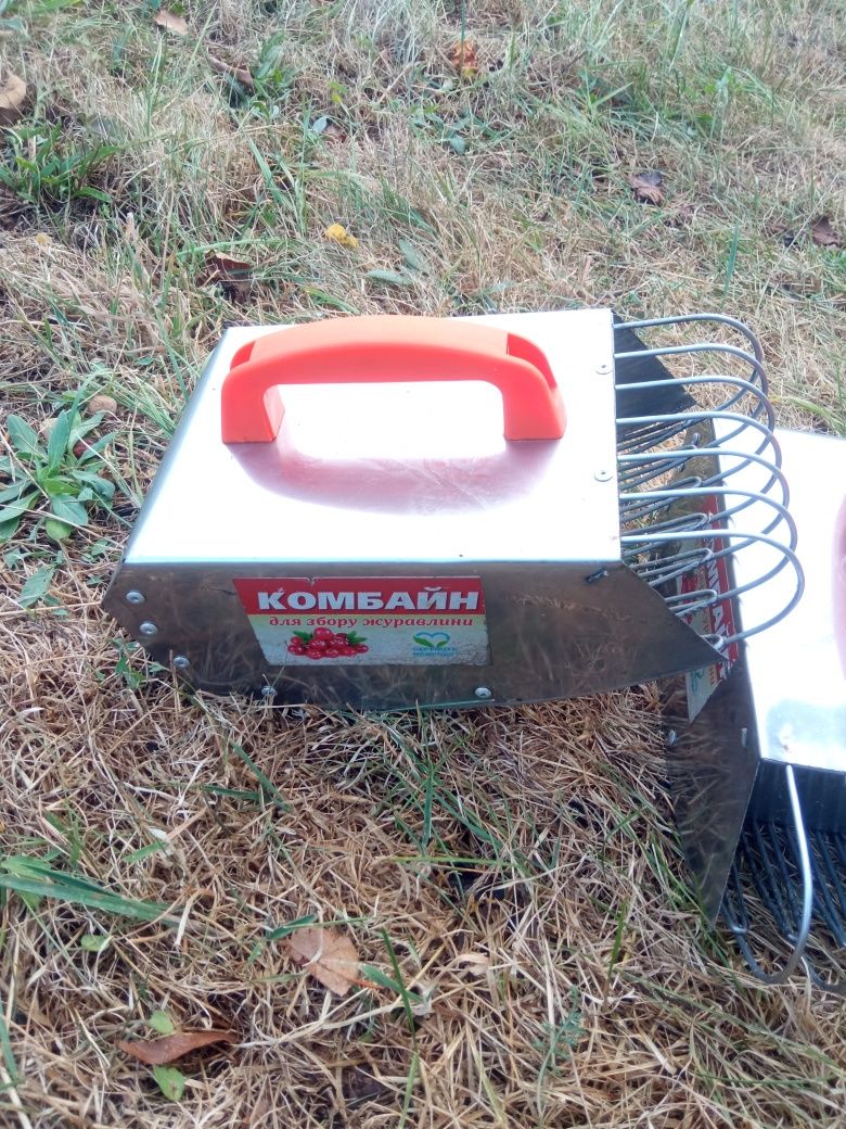 Комбайн для збору журавлини,клюкви.