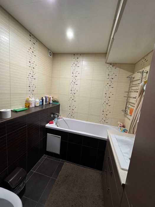 Дворівнева квартира на Виставці, вулиця Будівельників