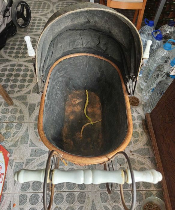 Carrinho de bonecas do inicio do Sec XX