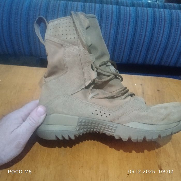 Продам оригинальные берцы Найк