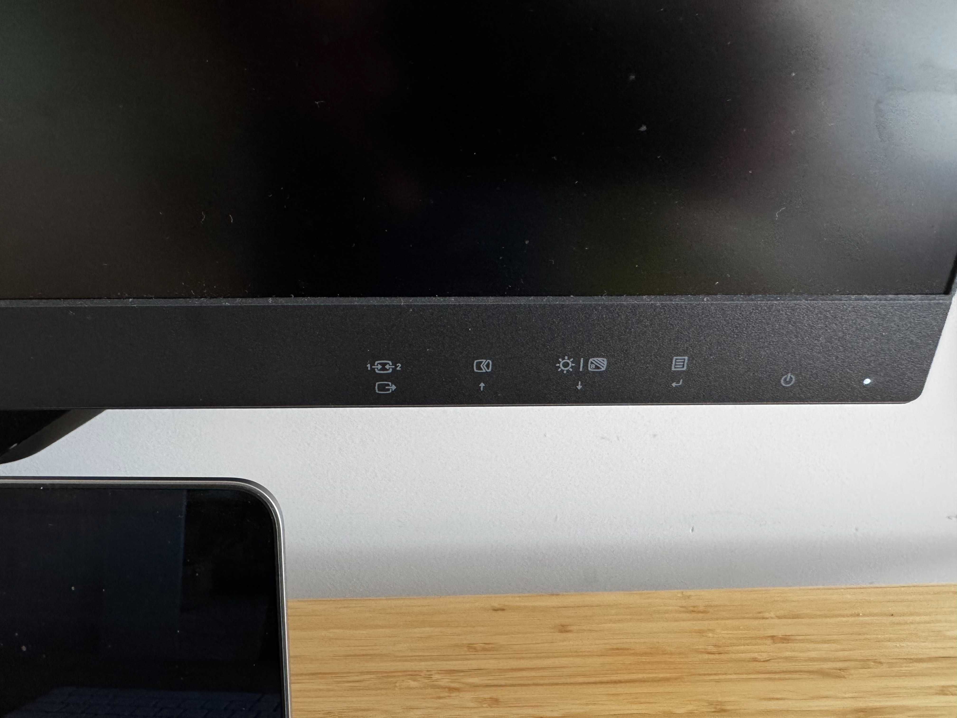 Mesa de Trabalho Elétrica – Fully (80x140 cm) + Monitor e Acessórios