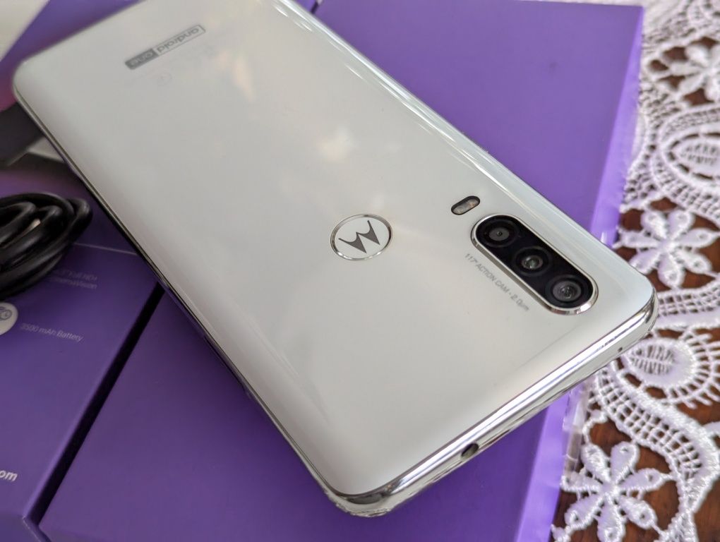 ІДЕАЛ Motorola One Action XT-2013-2 White 4-128Gb/ NFC/2-Sim + SD Card