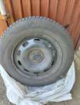 Sprzedam komplet opon zimowych z felgami 195x65x15 seat skoda VW
