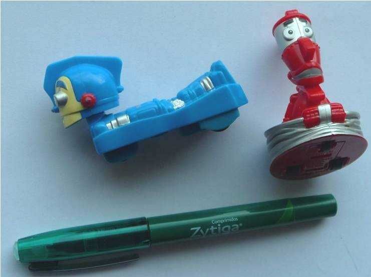 Cinco figuras brindes Mogli e Robots