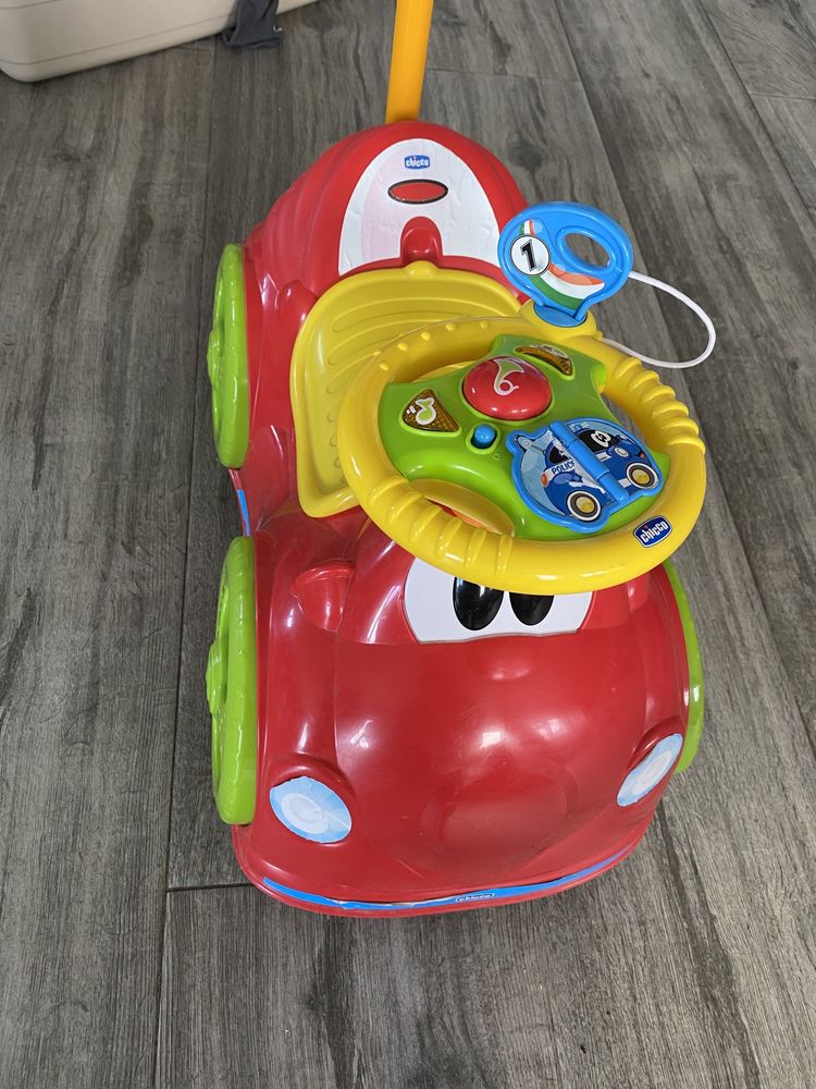 Carro chicco com arrumação