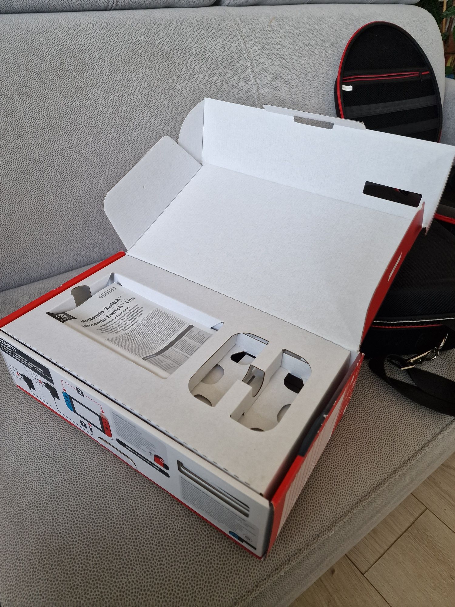 Konsola nintendo switch czerwono niebieski zestaw + dodatki