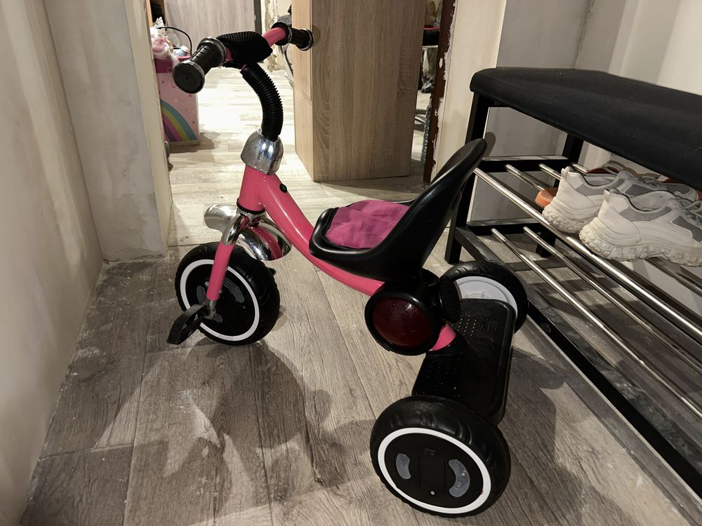 Продам трьохколісний дитячій велосипед