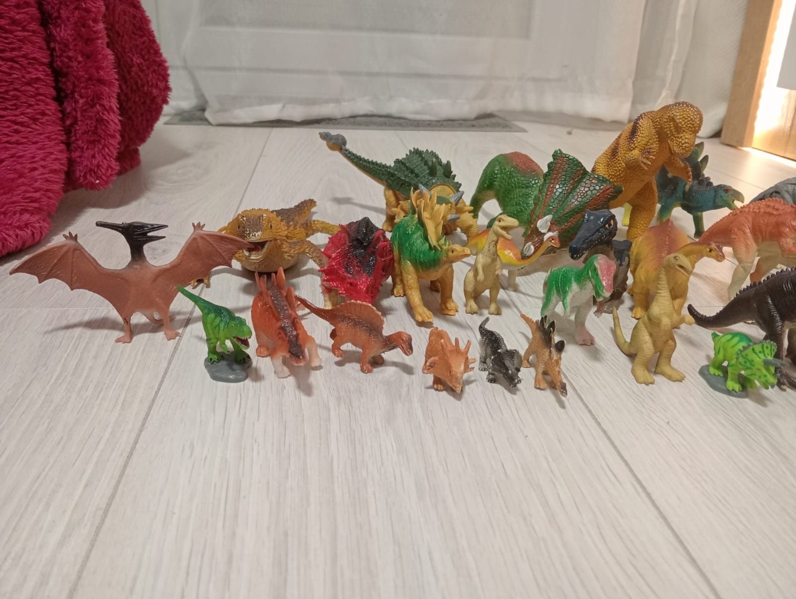 Figurki dinozaurów