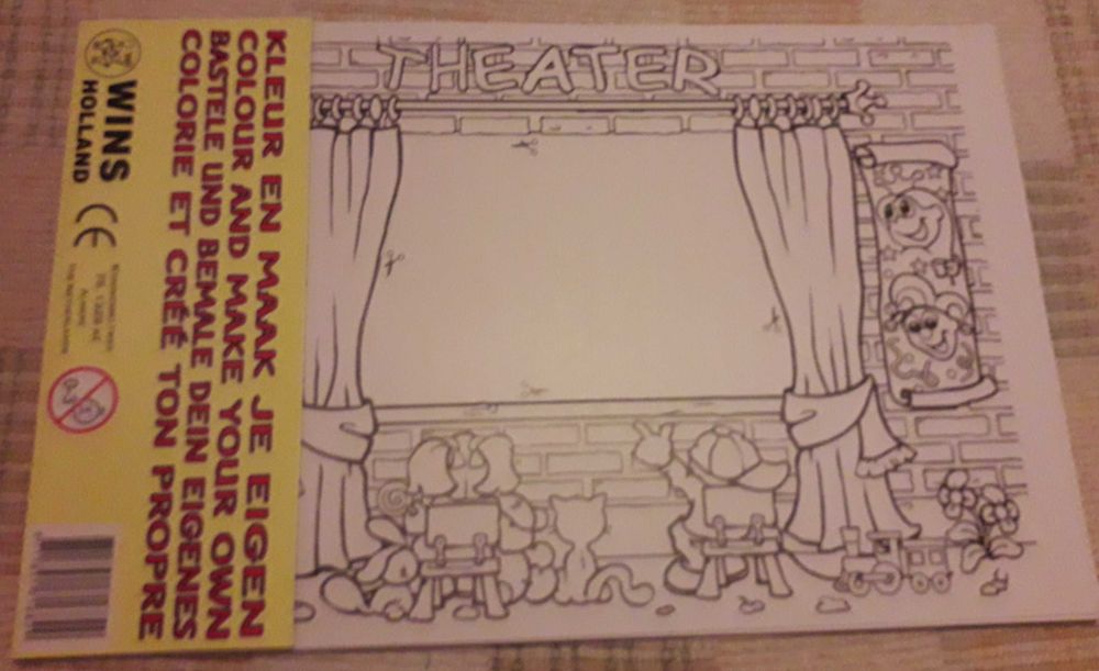 Mini teatro de fantoches em cartão