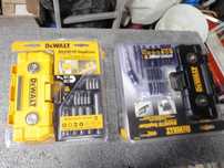 Kasetka magnet.(magnesy w pokrywie/klapce) DeWalt z akcesoriami/bitami