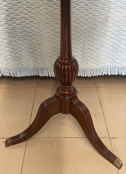 Pequena mesinha redonda