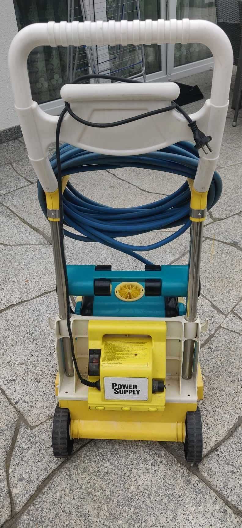 Samojezdny odkurzacz basenowy  Dolphin Swim-tec 2002 z wózkiem sprawny