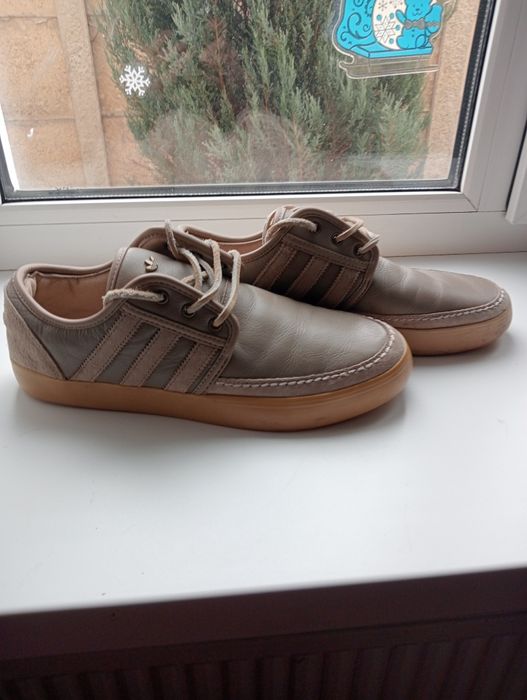 Чоловічі черевики 42 розміру.