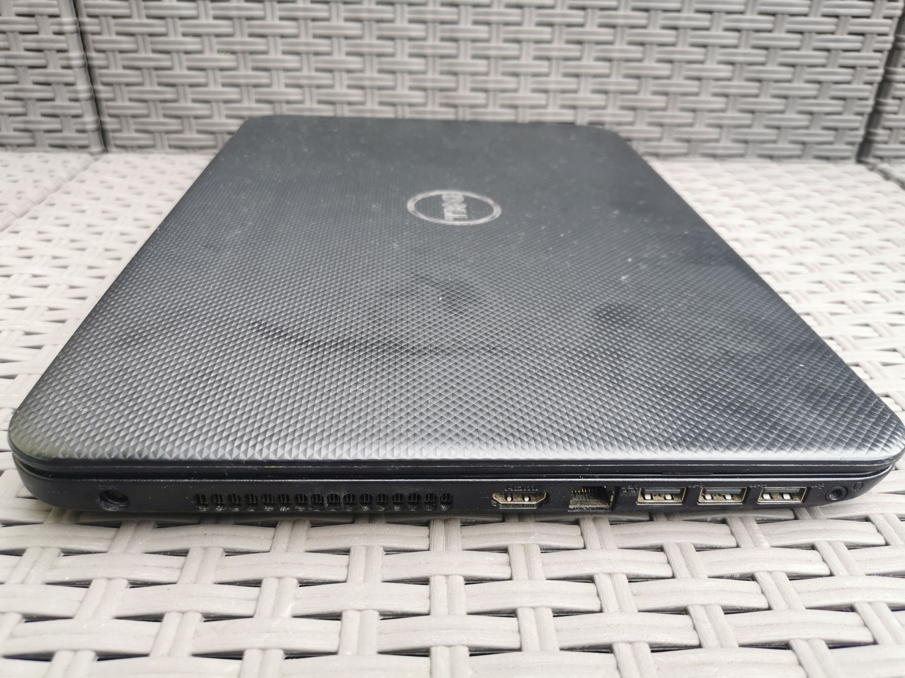 ZADBANY Dell Inspiron 3537/i5/256SSD/8GB/grafika/DVD/legalny Windows