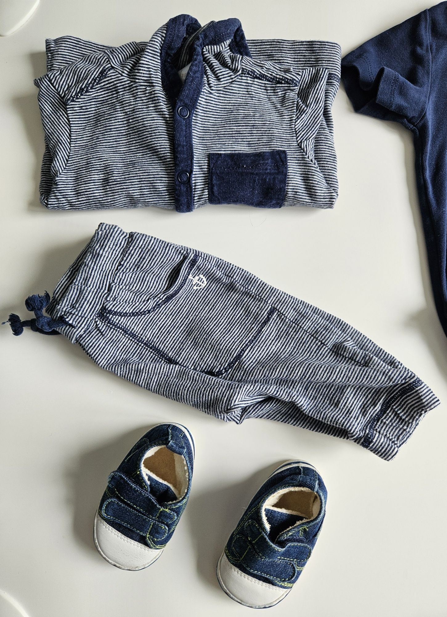 Komplet, zestaw niemowlęcy; bluza, spodnie i 2  x body; 68; H&M