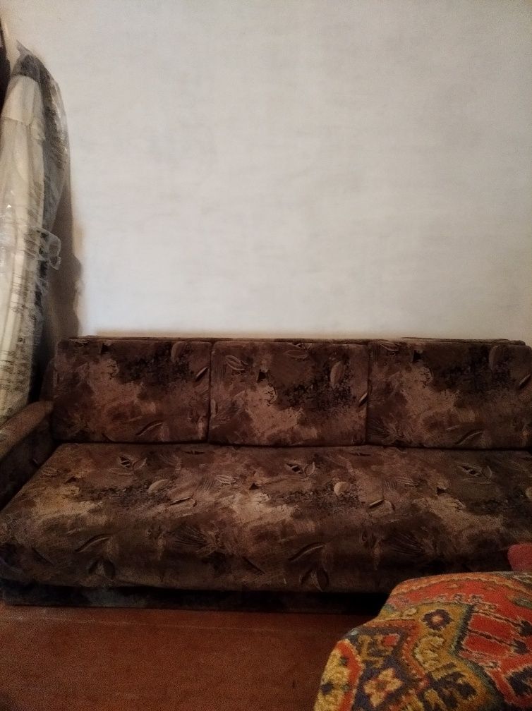 Продам диван для дачі