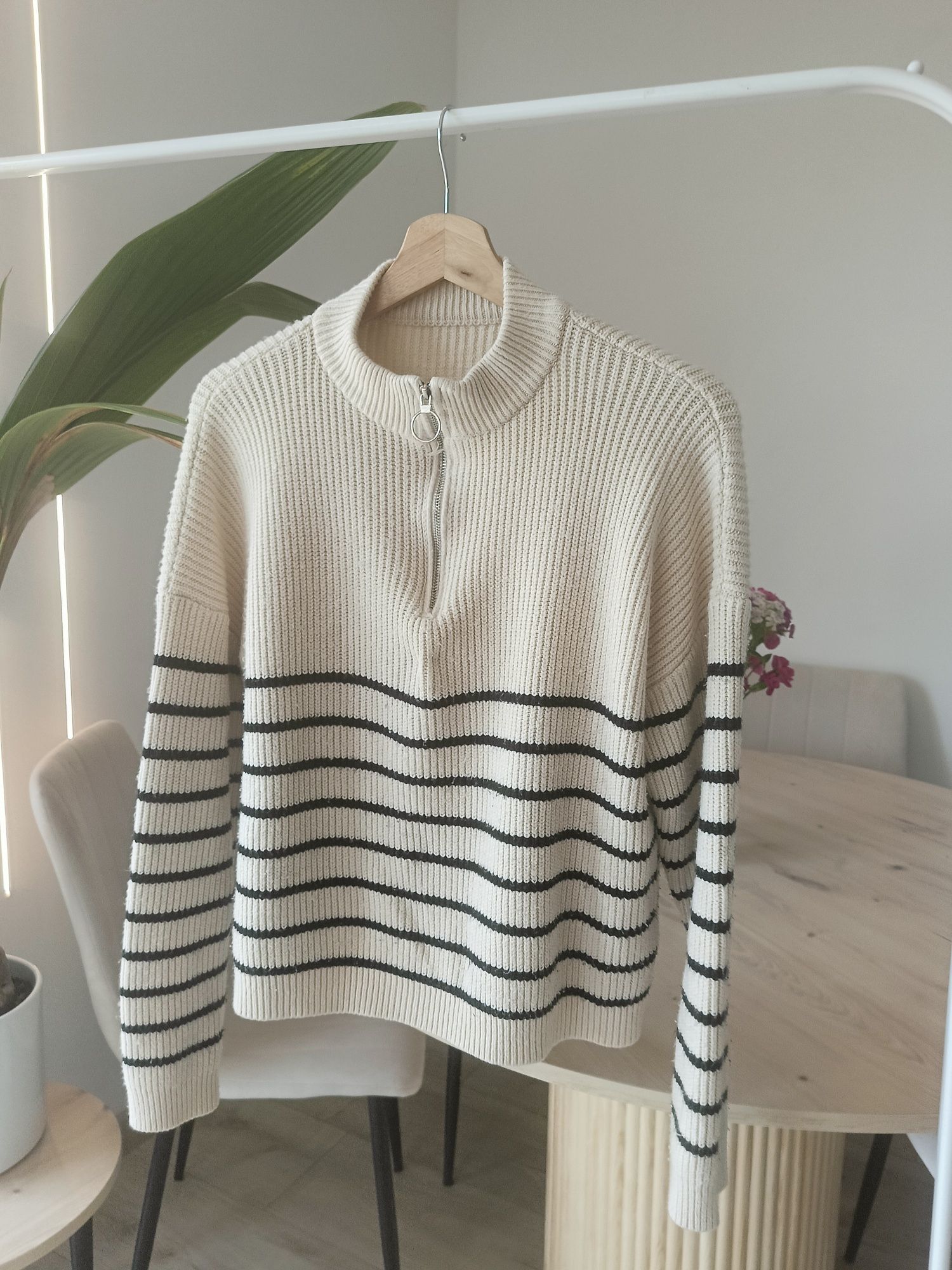 Sweter damski w paski na zamek  ciepły