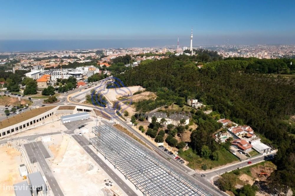 Terreno Rústico com viabilidade para construção | Estação de Metro Hos