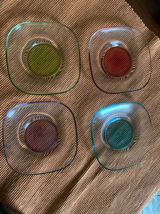 Тарілочки з кольорово скла