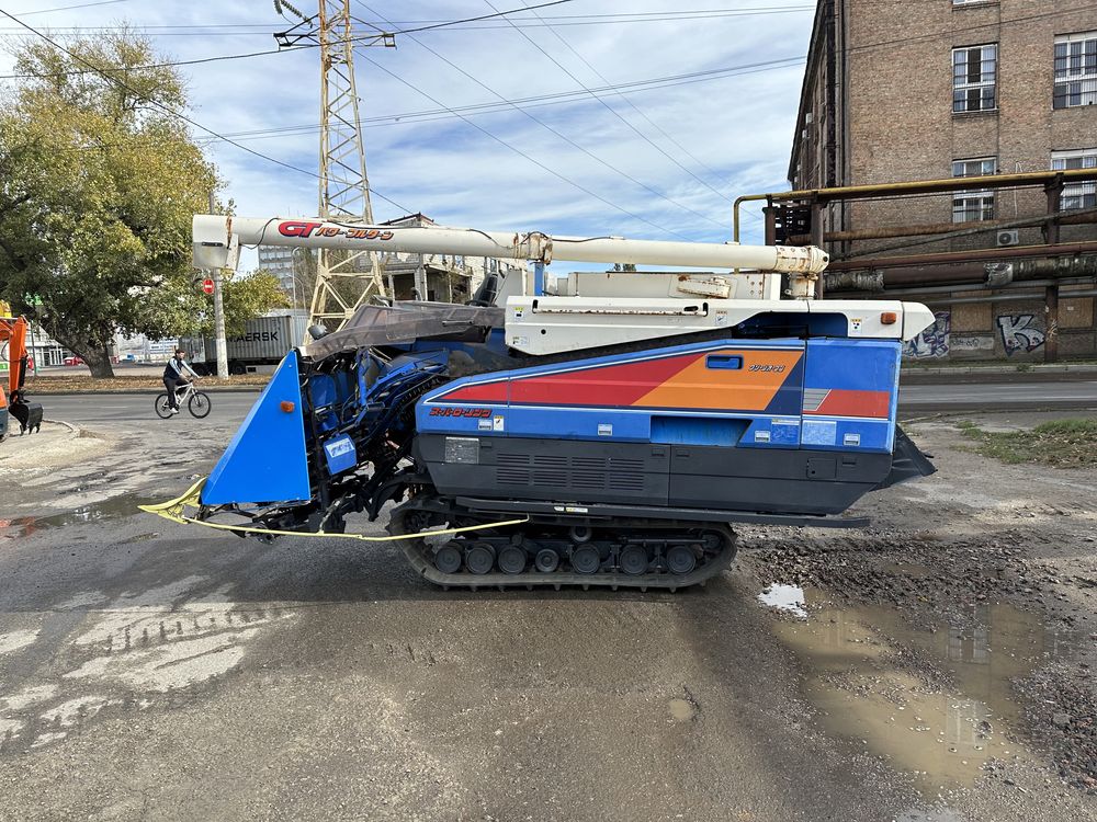 Зернозбиральний комбайн, зерноуборочный комбайн ISEKI FRONTIER 560