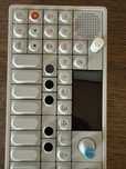 Przenośny syntezator klawiszowy Teenage Engineering OP-1