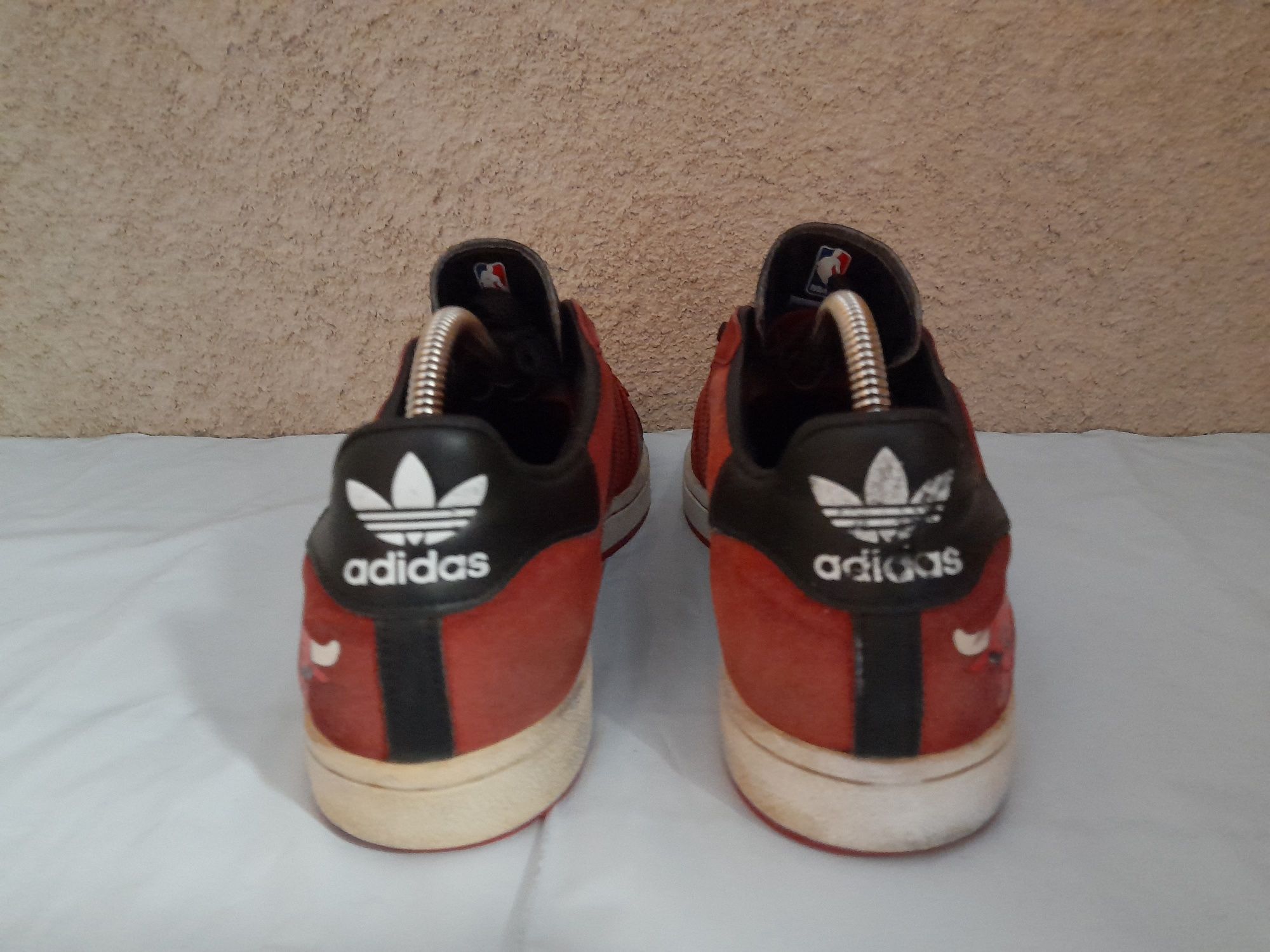 Кроссовки Adidas Super Star Chicago Bulls NBA р. 42 2/3( 27 см )