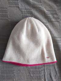 biała czapka dla dziecka
