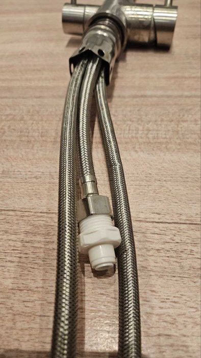 Kran kuchenny z dodatkowym kranikiem do wody filtrowanej